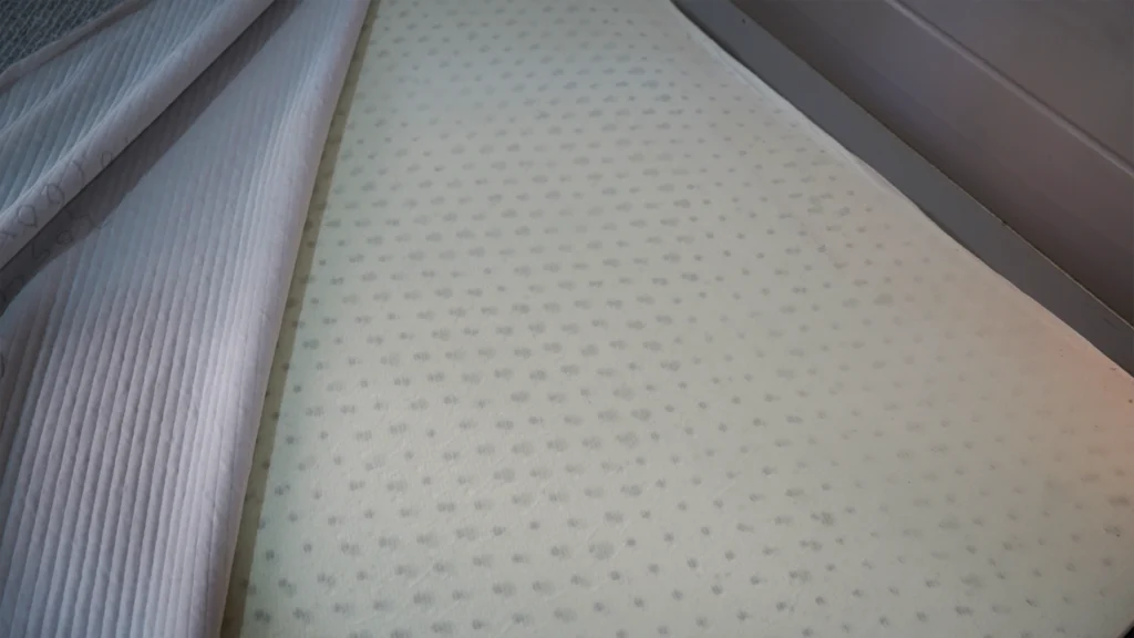 Flo Anti-Gravity Latex Mattress pincore