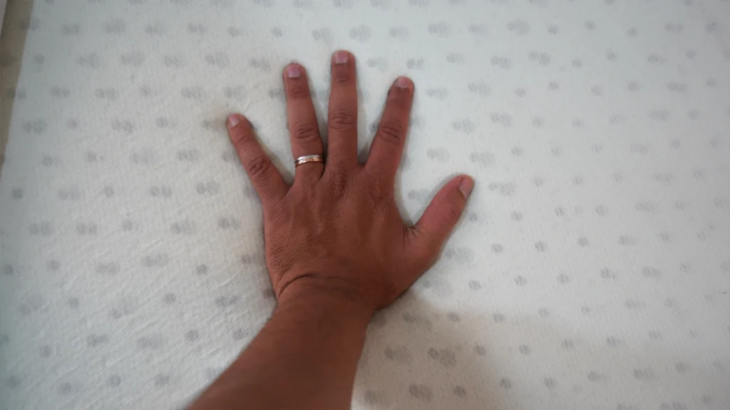 Pincore Latex Flo anti gravity mattress